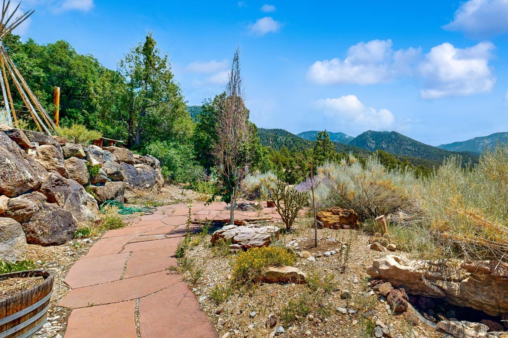 Peace & Pizza Villa Taos Exterior photo